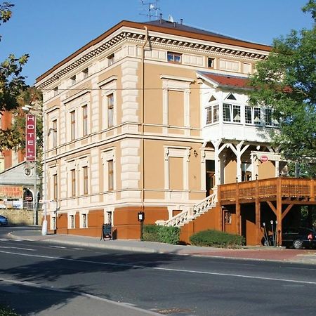 Hotel Mertin Хомутов Екстериор снимка