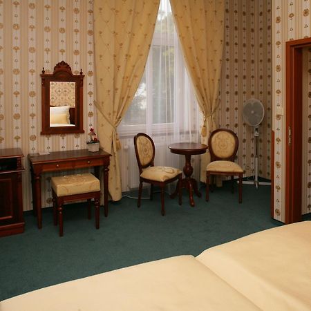 Hotel Mertin Хомутов Екстериор снимка