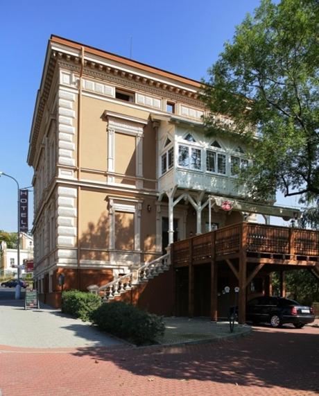 Hotel Mertin Хомутов Екстериор снимка