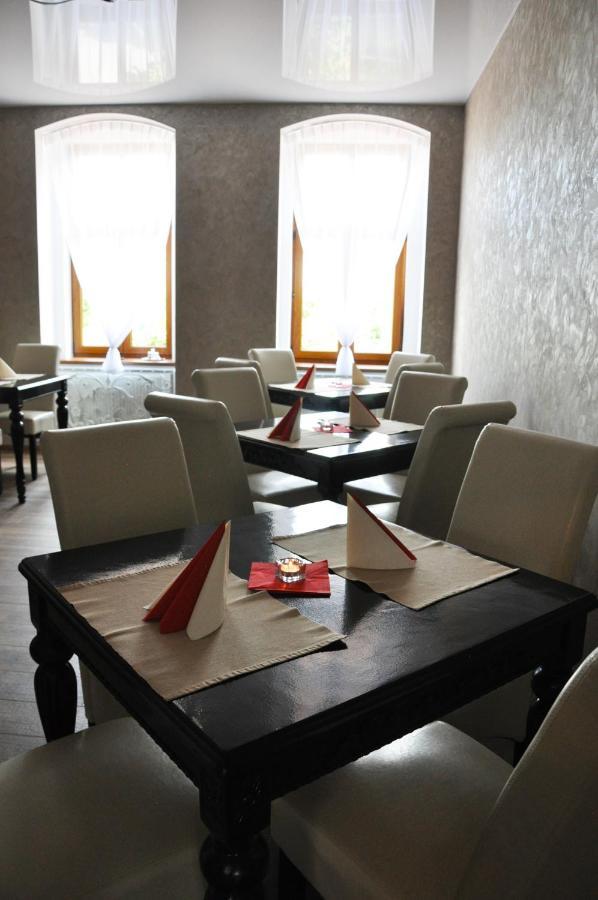 Hotel Mertin Хомутов Екстериор снимка