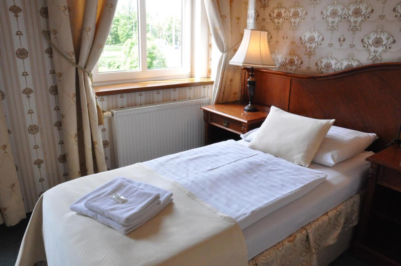Hotel Mertin Хомутов Екстериор снимка