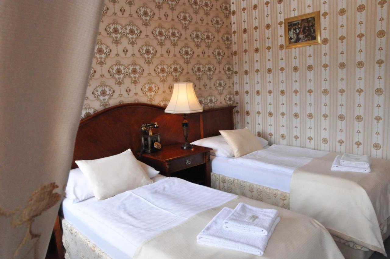 Hotel Mertin Хомутов Екстериор снимка