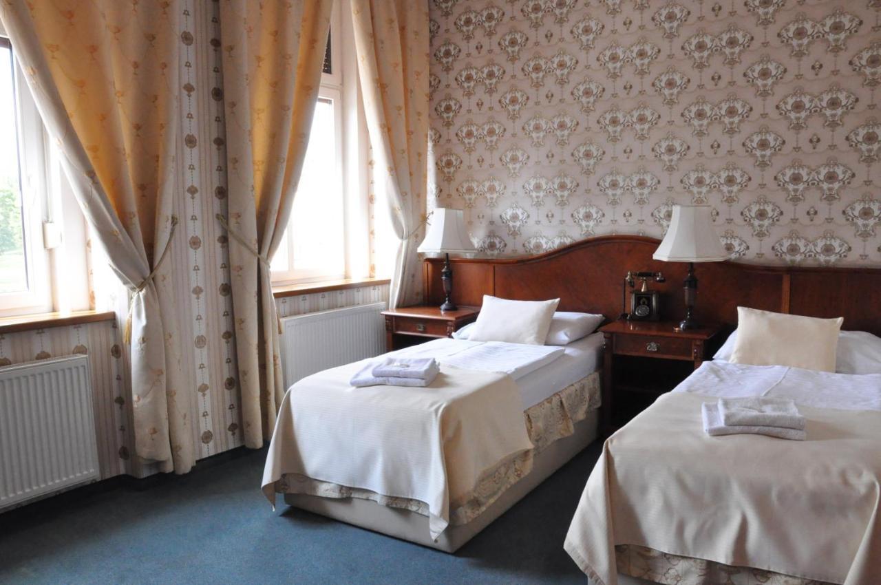 Hotel Mertin Хомутов Екстериор снимка