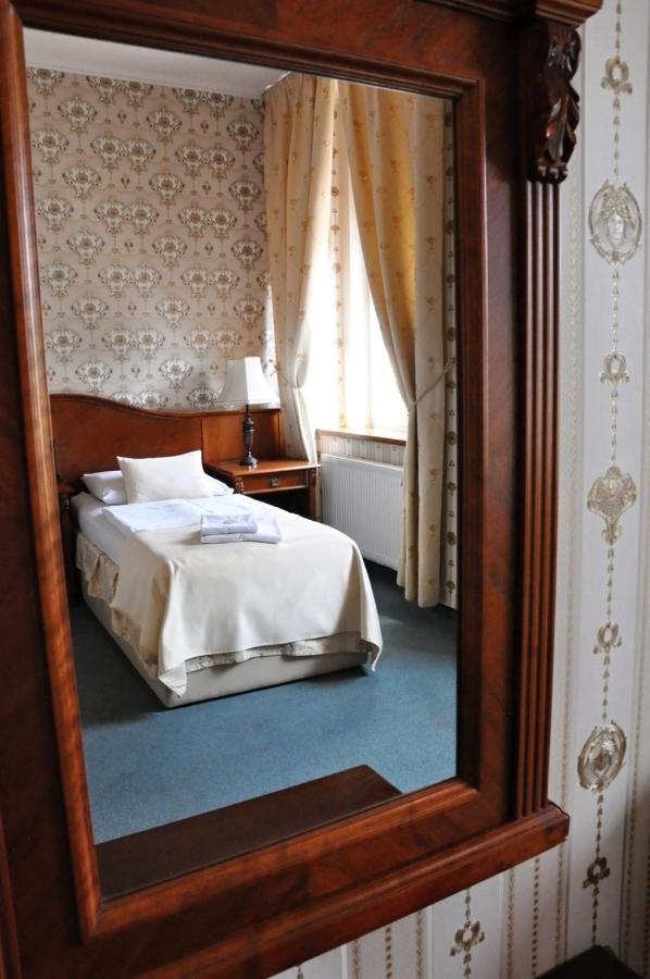 Hotel Mertin Хомутов Екстериор снимка