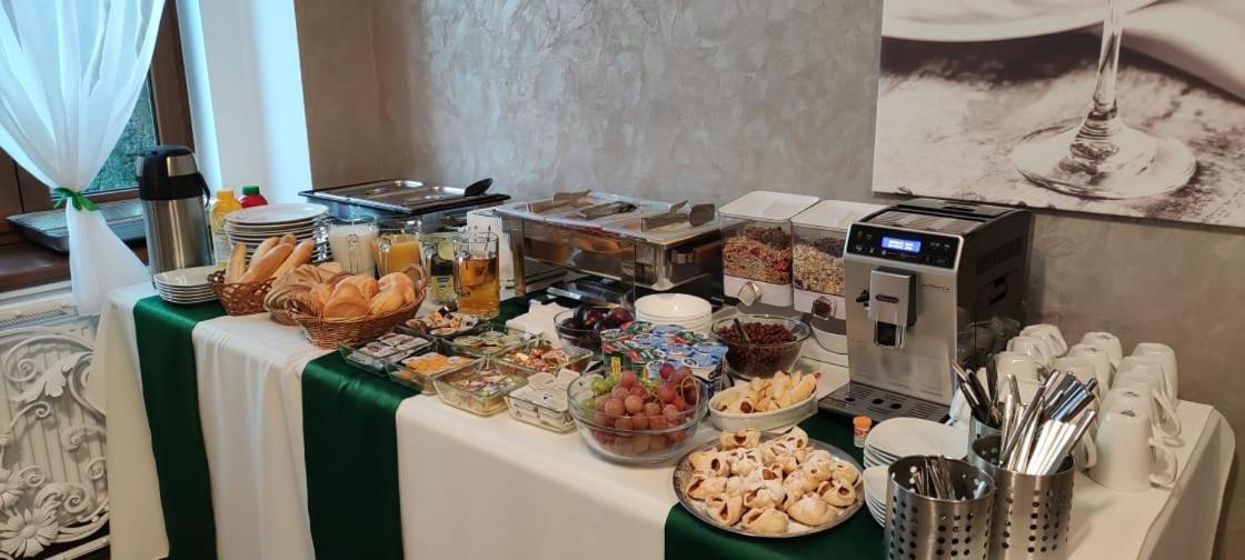 Hotel Mertin Хомутов Екстериор снимка