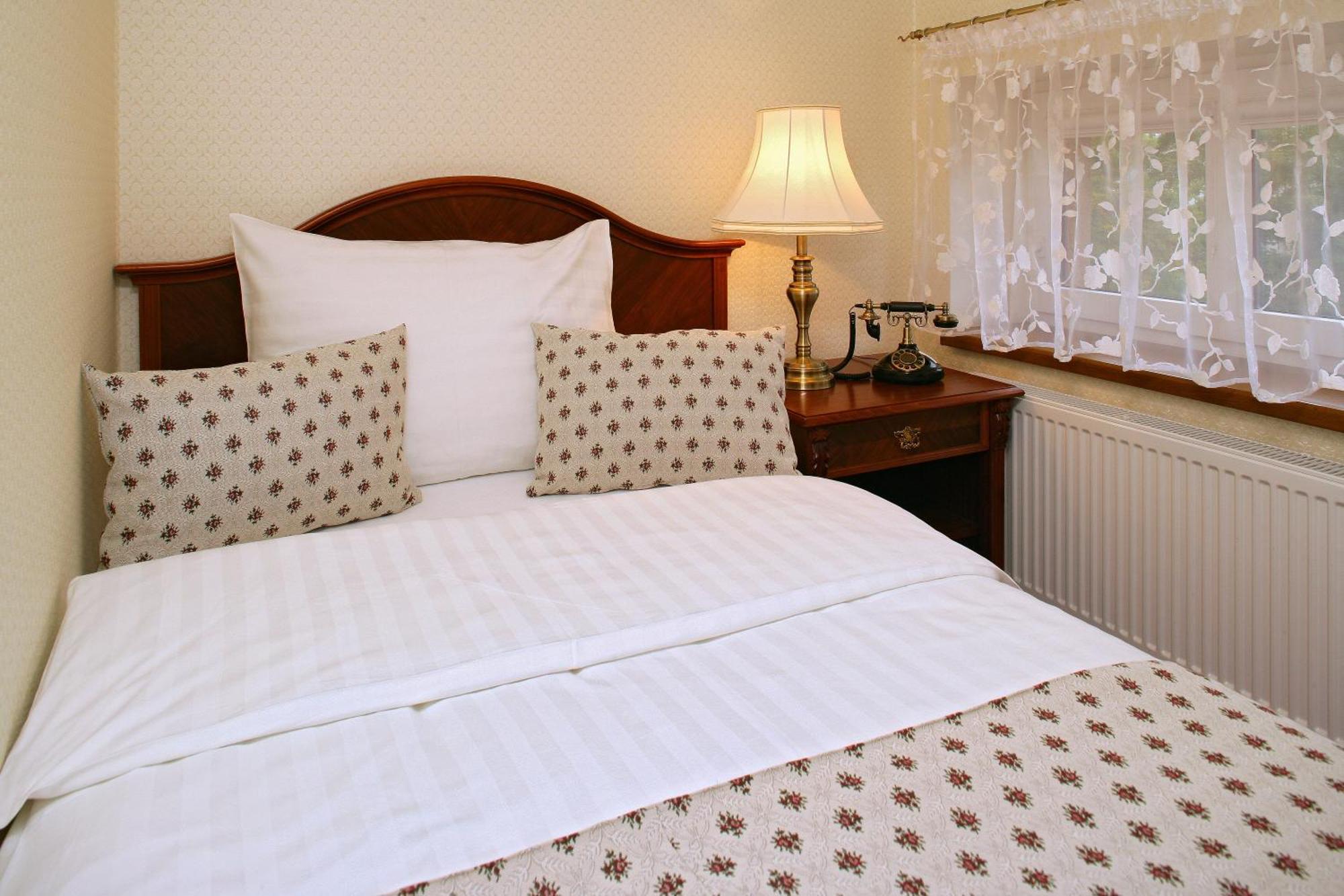 Hotel Mertin Хомутов Екстериор снимка