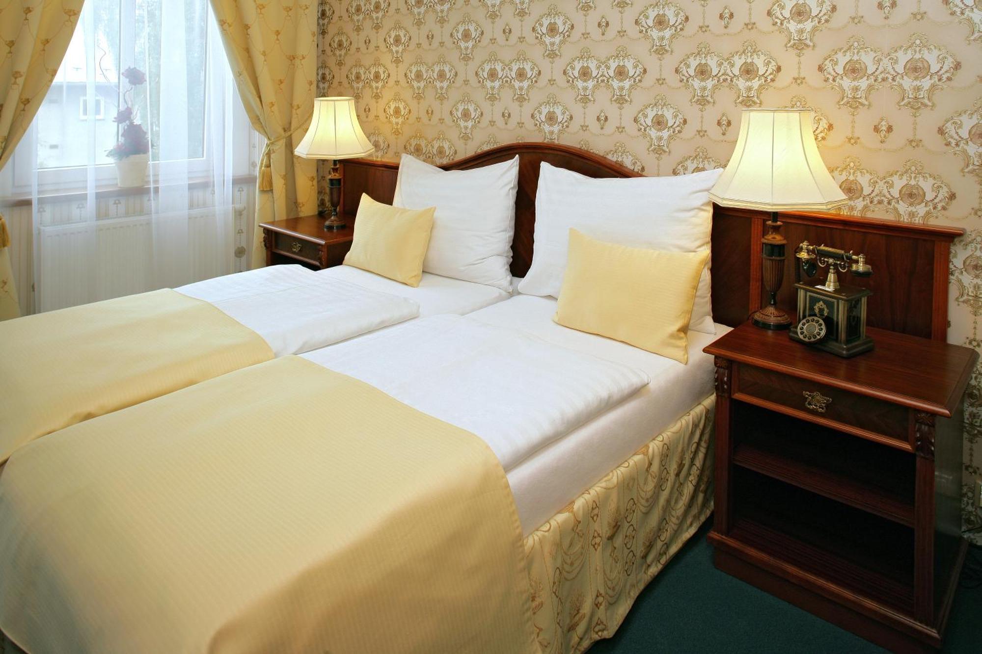Hotel Mertin Хомутов Екстериор снимка