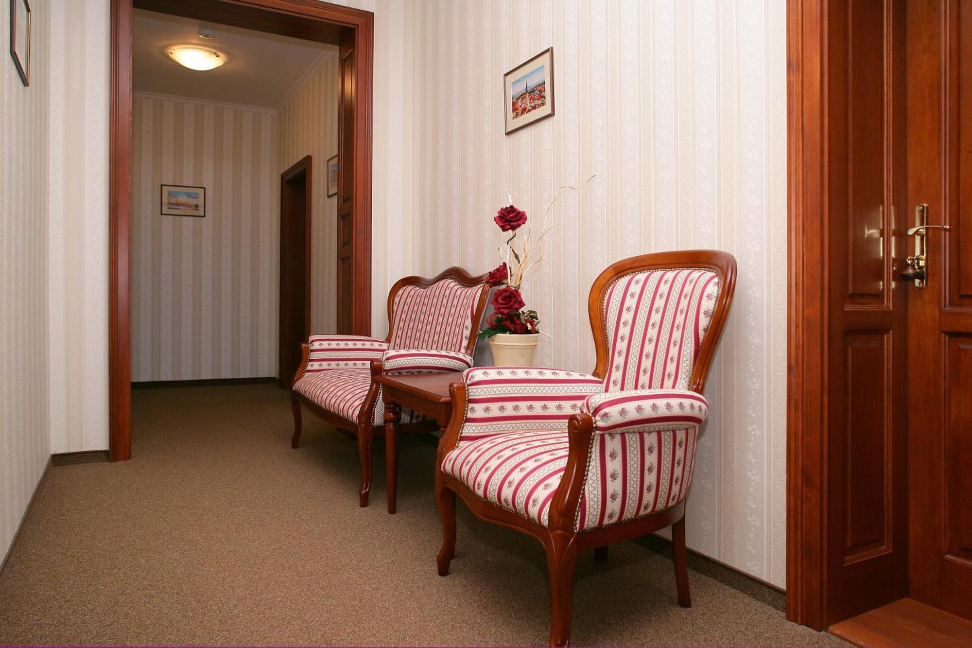 Hotel Mertin Хомутов Екстериор снимка