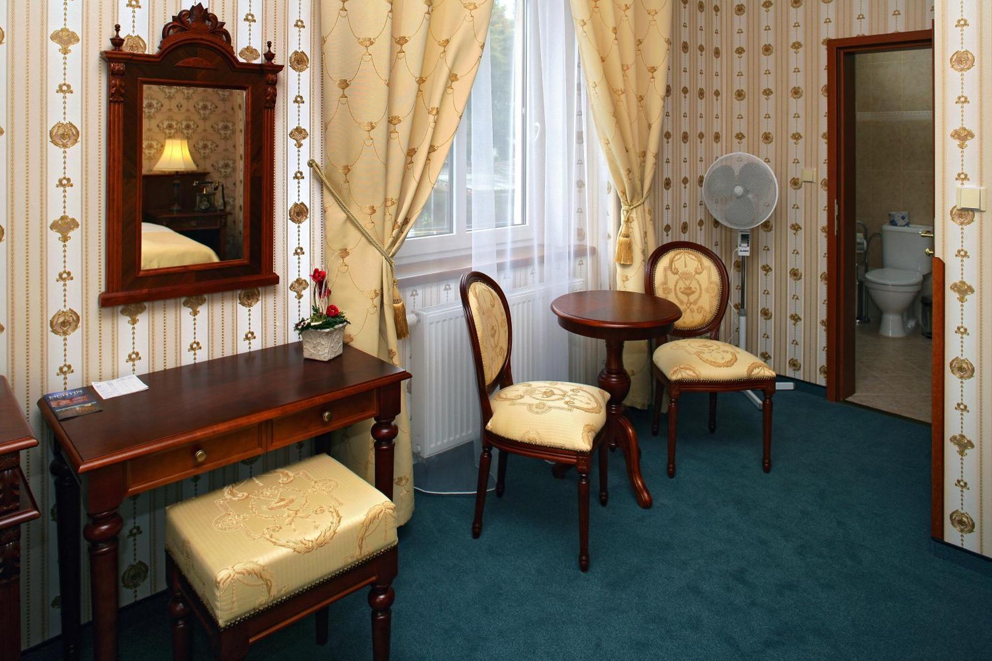 Hotel Mertin Хомутов Екстериор снимка